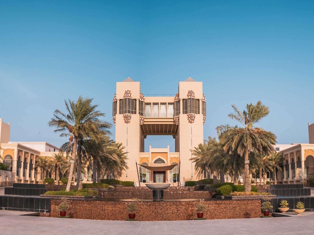 Raffles Al Areen Palace Bahrain Resort 5*