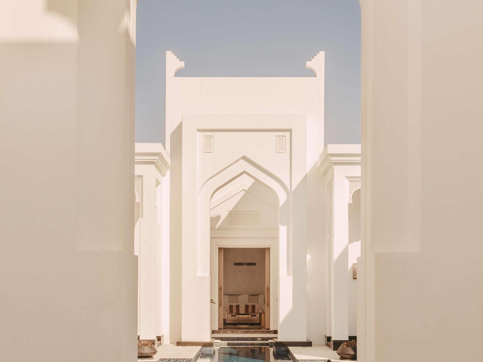 Raffles Al Areen Palace Bahrain Resort 5*